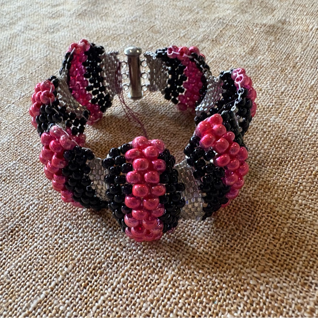 Chic Pink And Black Beaded Stretch Bracelet